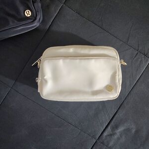 Lululemon Metal Hardware  Everywhere Crossbody Bag 2L